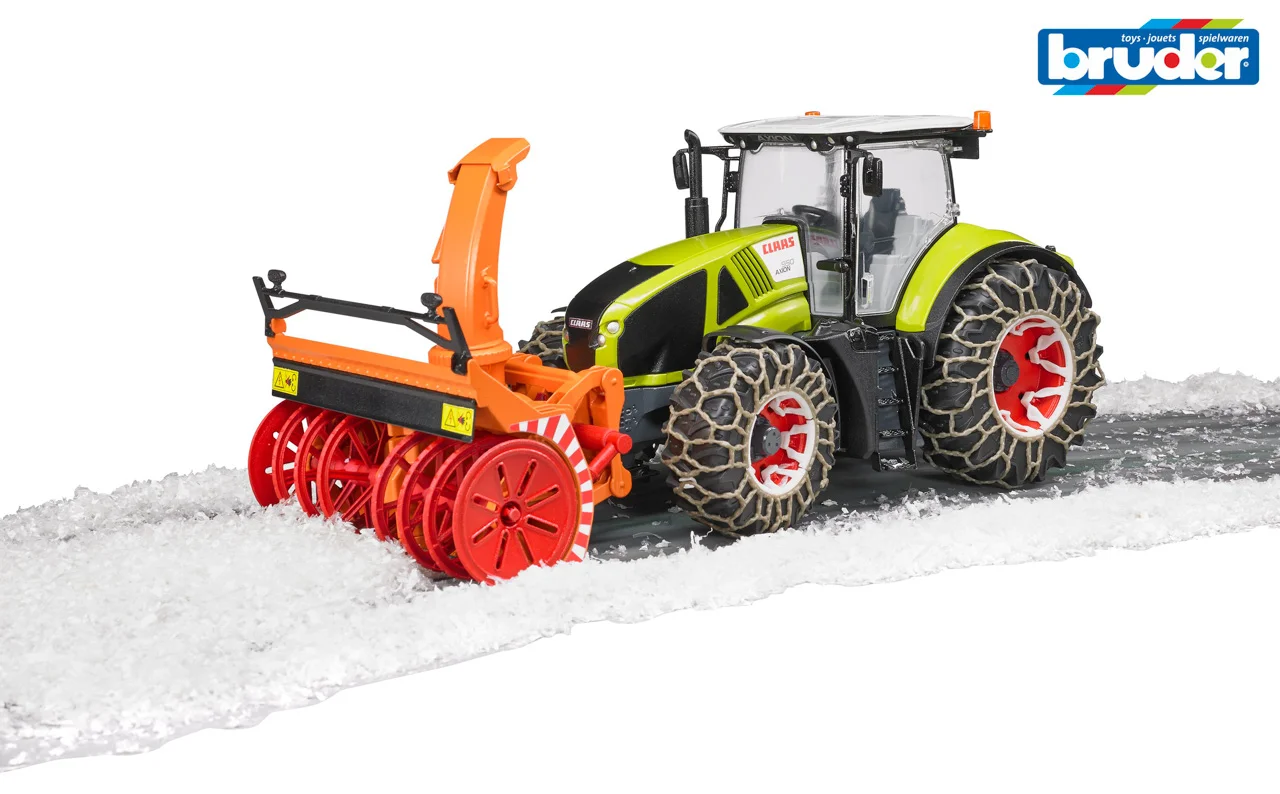 Farm - Claas Axion traktor se sněhovými řetězy a radlicí