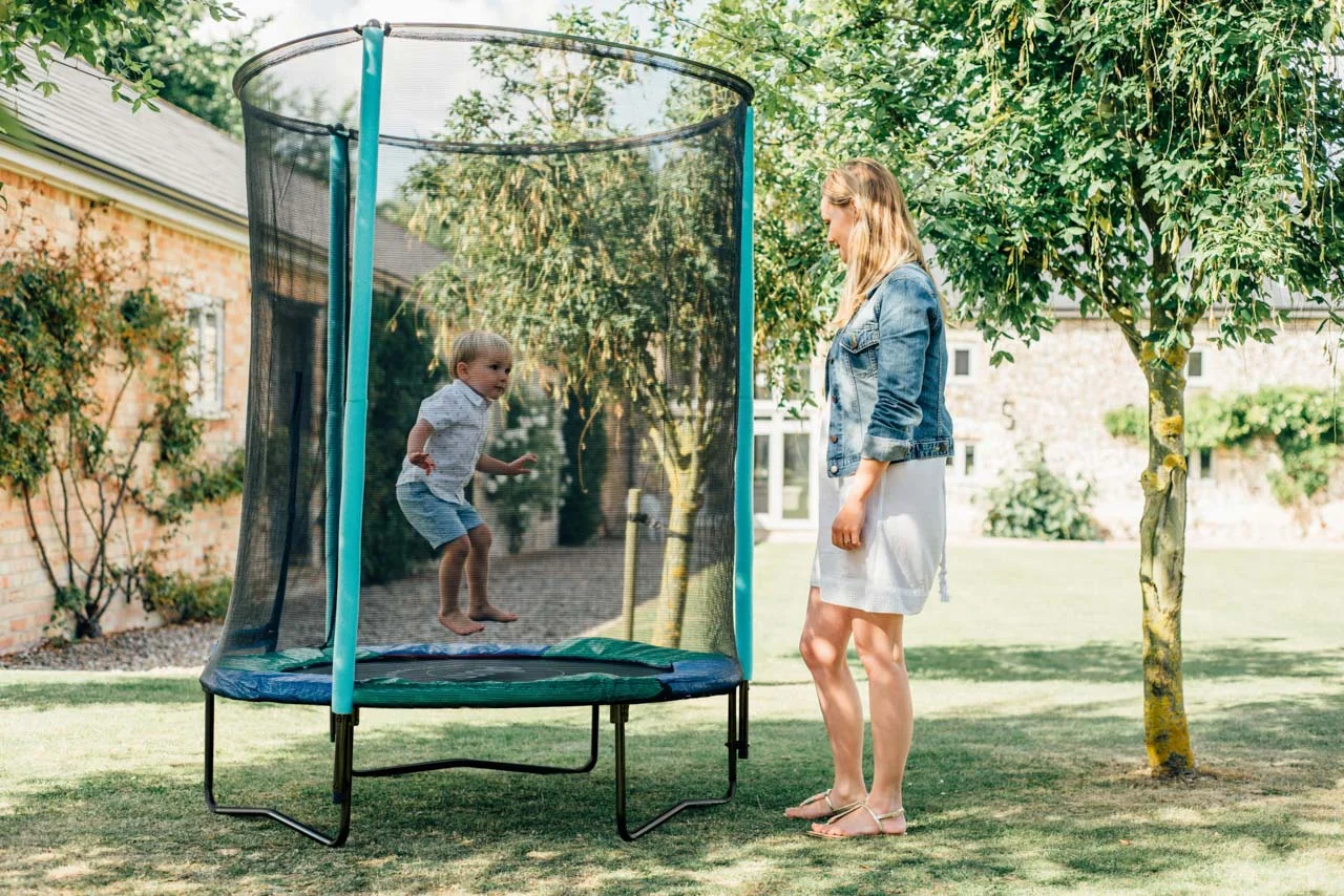 Dětská trampolina s ochrannou sítí 140x140x186cm