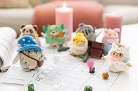 NICI plyš MyMochi Oslík Earl 8cm s kouzelným lektvarem a kostýmem čaroděje, dárkové balení