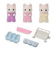 Květinová kočičí trojčata s kočárkem