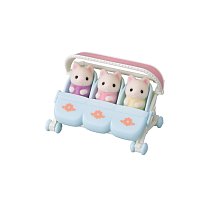 Květinová kočičí trojčata s kočárkem