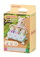 Květinová kočičí trojčata s kočárkem