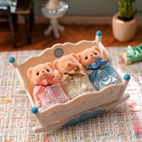 Sušenkoví medvídci trojčata v kolébce