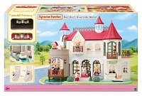 Vila s červenou střechou u řeky