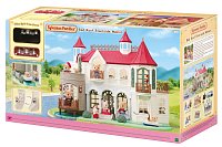 Vila s červenou střechou u řeky