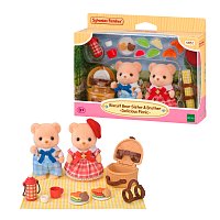 Sušenkoví medvídci sestra a bratr na pikniku