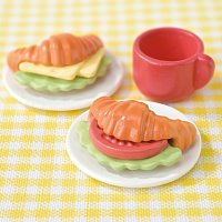 Sušenkoví medvídci sestra a bratr na pikniku