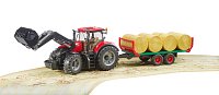 Farmer - traktor s předním nakladačem, vlekem a 8 balíky sena