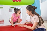 Nafukovací hrací centrum Fisher-Price s míčky (50ks), 1,75 x 1,73 x 1,35m