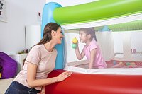 Nafukovací hrací centrum Fisher-Price s míčky (50ks), 1,75 x 1,73 x 1,35m