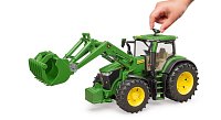 Farmer - traktor John Deere s předním nakladačem