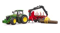 Farmer - traktor John Deere s lesnickým přívěsem a kládami