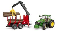 Farmer - traktor John Deere s lesnickým přívěsem a kládami