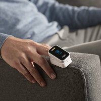 BRAUN 1 YK-81CEU Pulsní oxymetr s OLED displejem