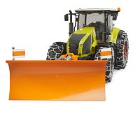Farmer - Claas Axion 950 se sněhovými řetězy a radlicí
