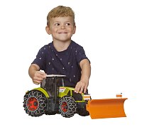 Farmer - Claas Axion 950 se sněhovými řetězy a radlicí