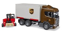 Komerční vozy - Scania Super 560R UPS s vysokozdvižným vozíkem