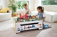Hrací stůl s úložným prostorem a vláčkodráhou
