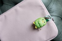 NICI přívěsek MyMochi Kuřátko Tschieps jablko 5cm