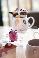 NICI přívěsek MyMochi Medvídek Nomo jahoda 5cm