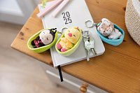 NICI klíčenka spící Kuřátko 12 cm, světle zelený košík, GREEN