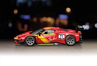 Bburago - RACING,  Ferrari 296 GT3 2023 v dekorativním boxu, 1:43