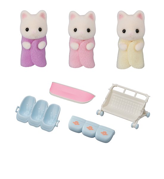 Květinová kočičí trojčata s kočárkem